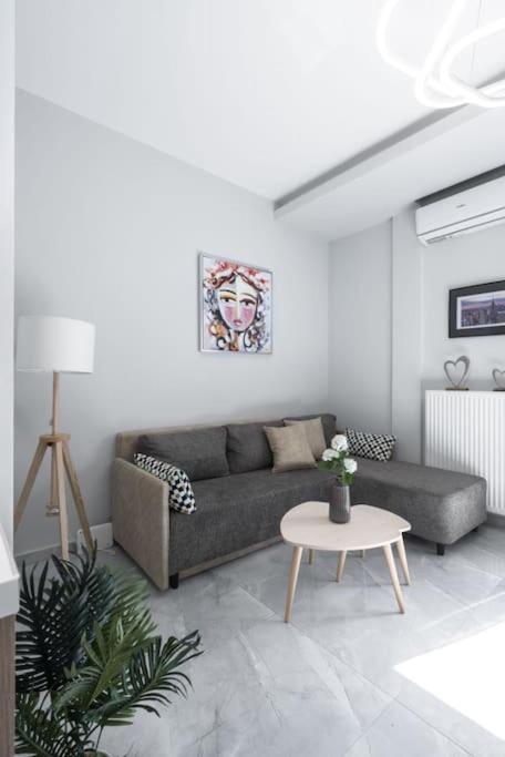 Soleggiato Minimal Apartment Thessaloniki Buitenkant foto