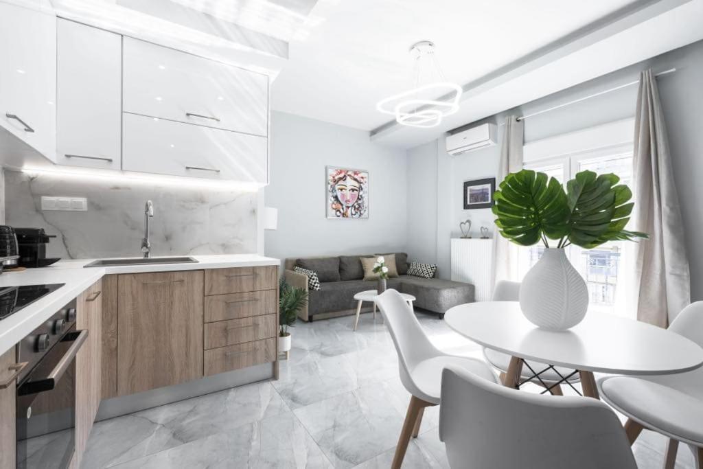 Soleggiato Minimal Apartment Thessaloniki Buitenkant foto